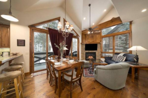 4 O'Clock Heights Townhome - Hot Tub, Balcony, Grill, and More!, Breckenridge
